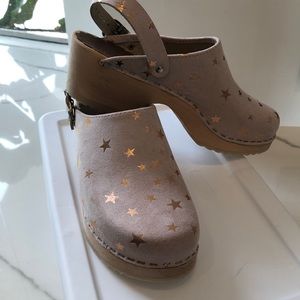 Hanna Anderson brand new  suede clogs.
